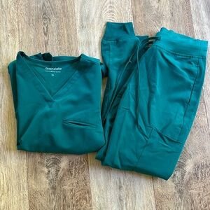 Women’s scrub set
